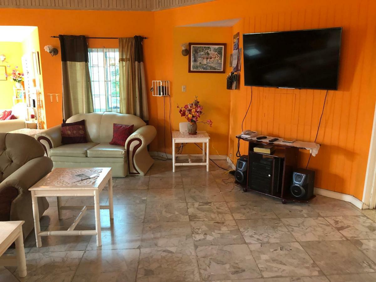 Whistling Villa Runaway Bay Luaran gambar